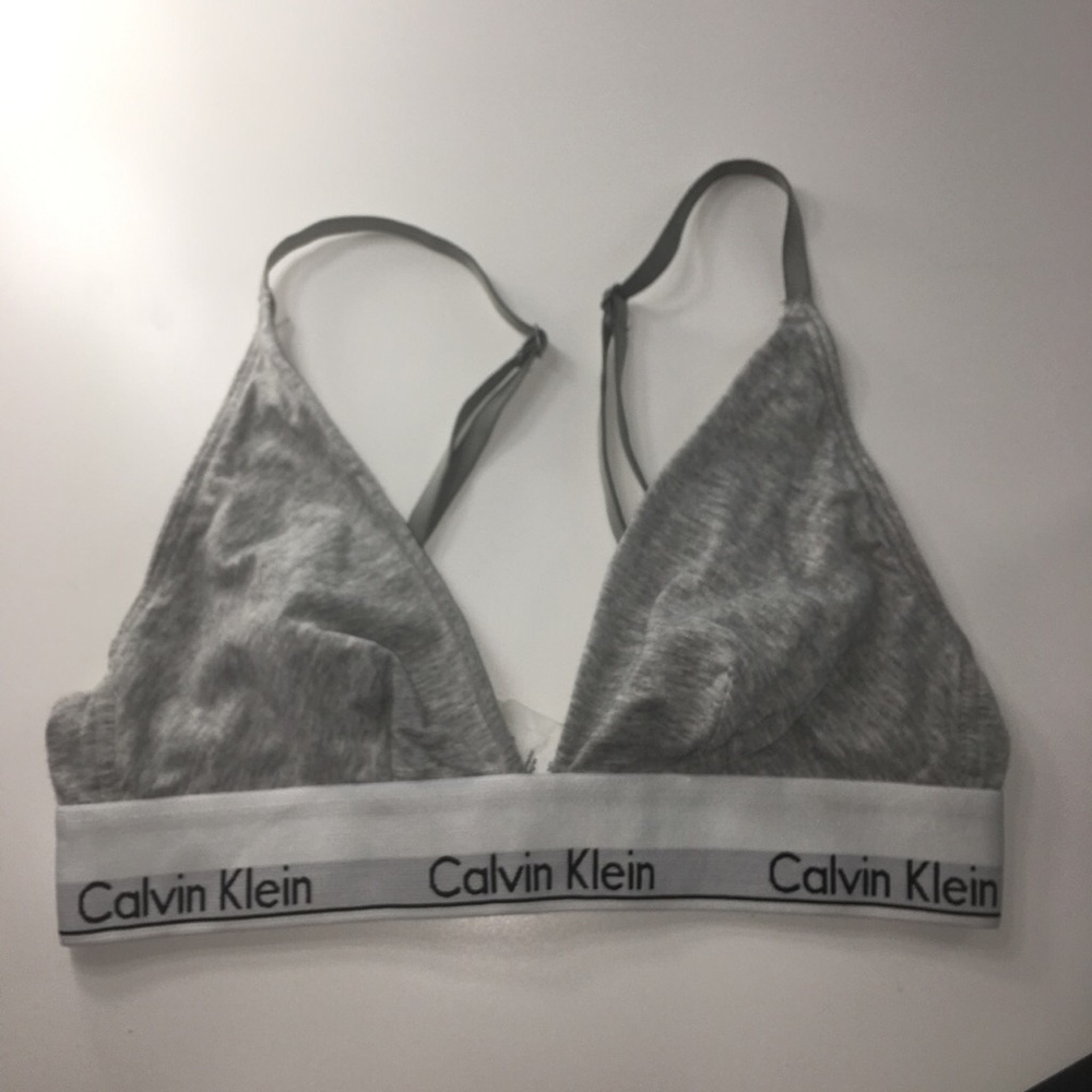 grey calvin klein triangle bralette 🌺